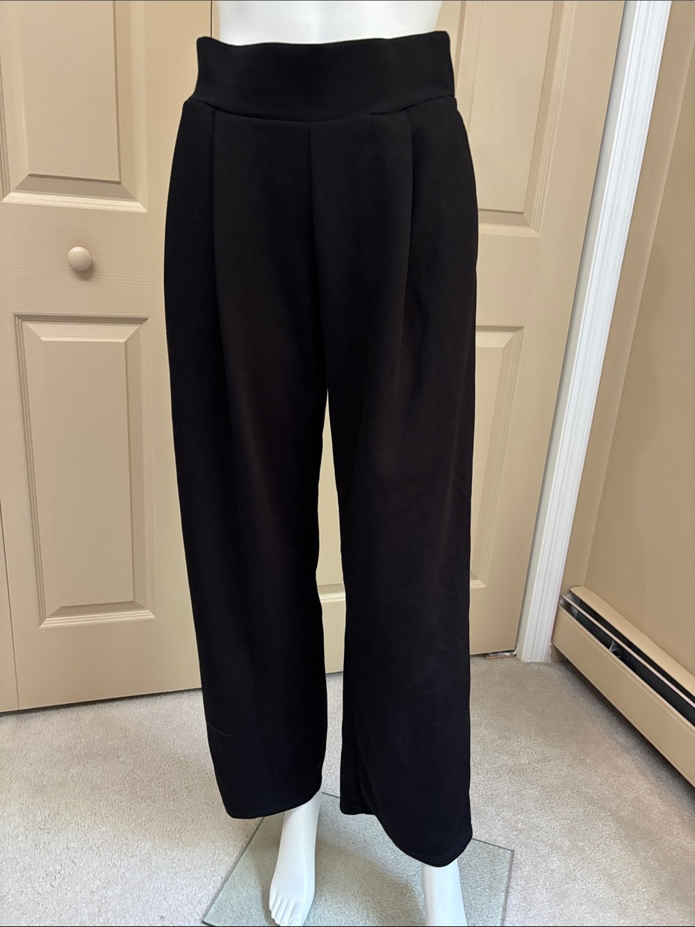 NWT MAZE COLLECTION pull on black pleated trouser